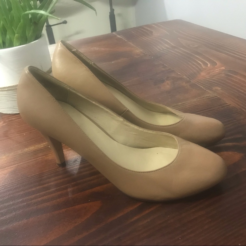 Liz Claiborne Nude pumps